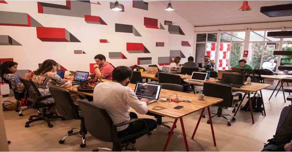 Uma parte do coworking do Templo na Gávea