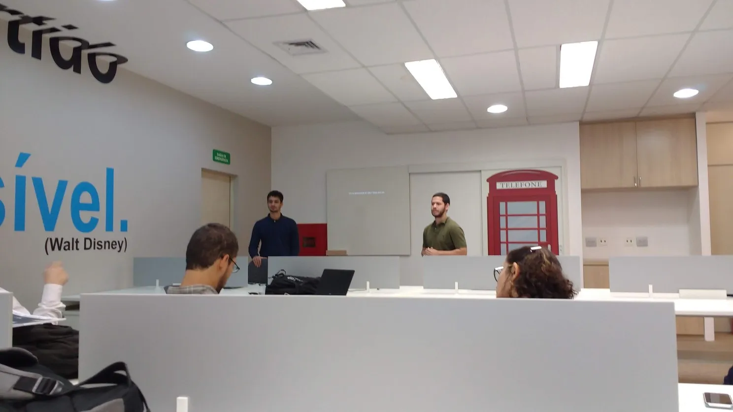 Eu e Gabriel fazendo pitch do Real Valor