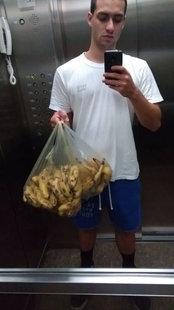 Voltando da feira com uma ou duas bananas...