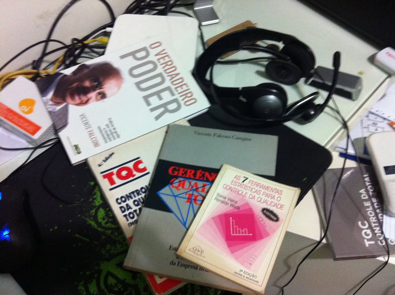 Livros que ele me deu para estudar.